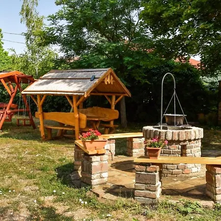 Malom Apartman 2 * Derekegyhaz